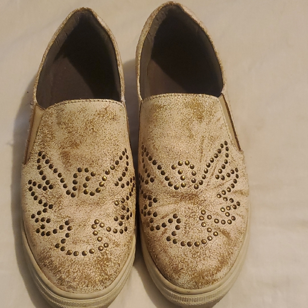 Roper Cream Sneakers with Studded Design